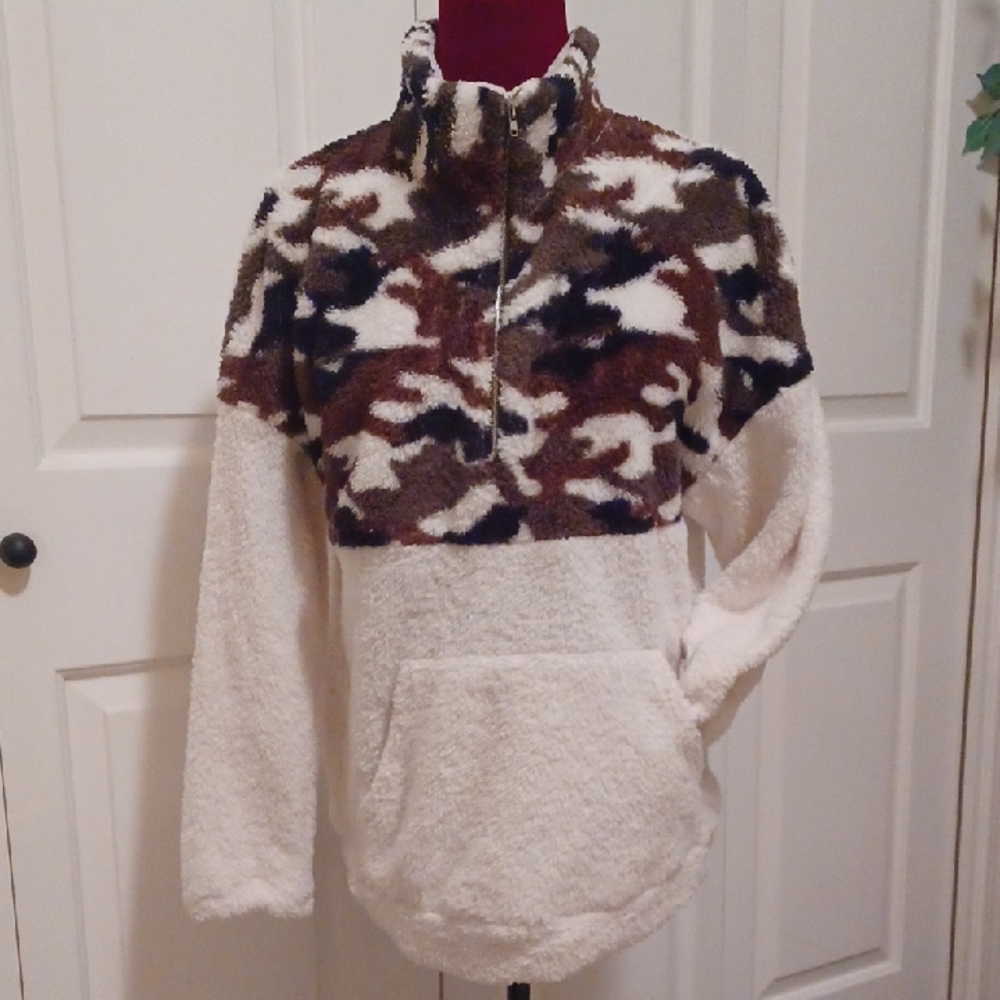 Cozy Camouflage Sherpa Pullover - M